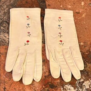 Elegant‎ Vintage Floral Embroidered Gloves